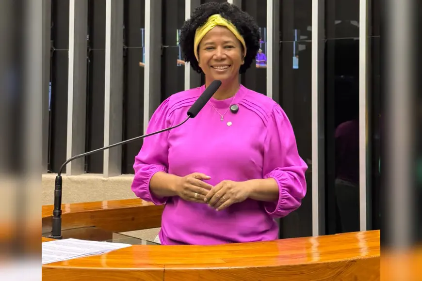 Deputada Sílvia Cristina celebra aprovação de PEC que permite acumular cargos de professor