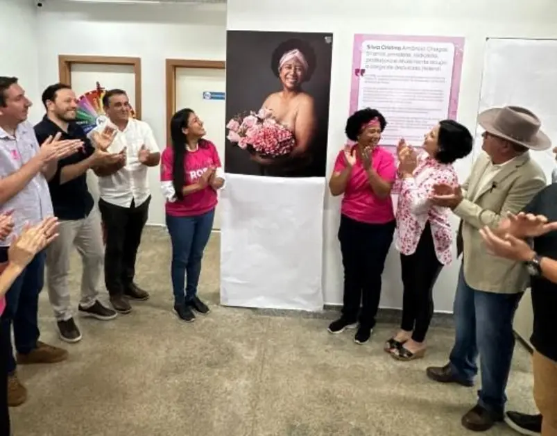 Deputada Sílvia Cristina inaugura exposição sobre superação do câncer em Ji-Paraná