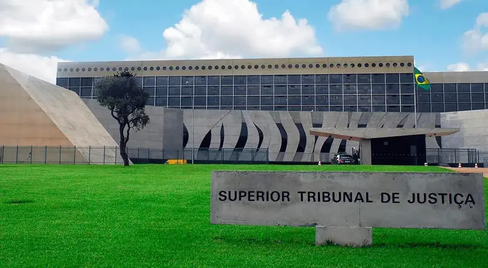STJ anula condenação de acusado por assassinato de ex-ministro e família