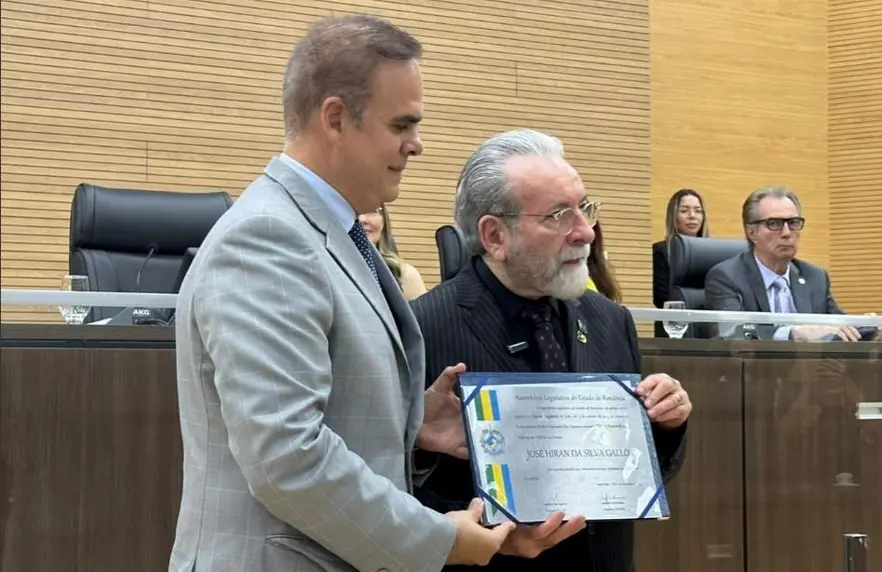 Deputado Alan Queiroz entrega Título Honorífico ao médico Dr. José Hiran Gallo