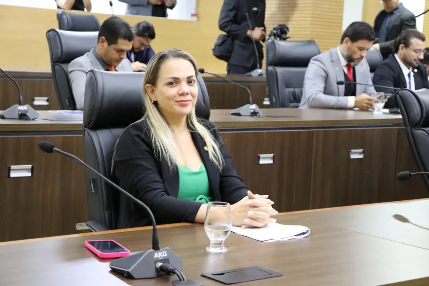 Deputada Cláudia de Jesus destina emenda para trator em projeto agrícola em Urupá