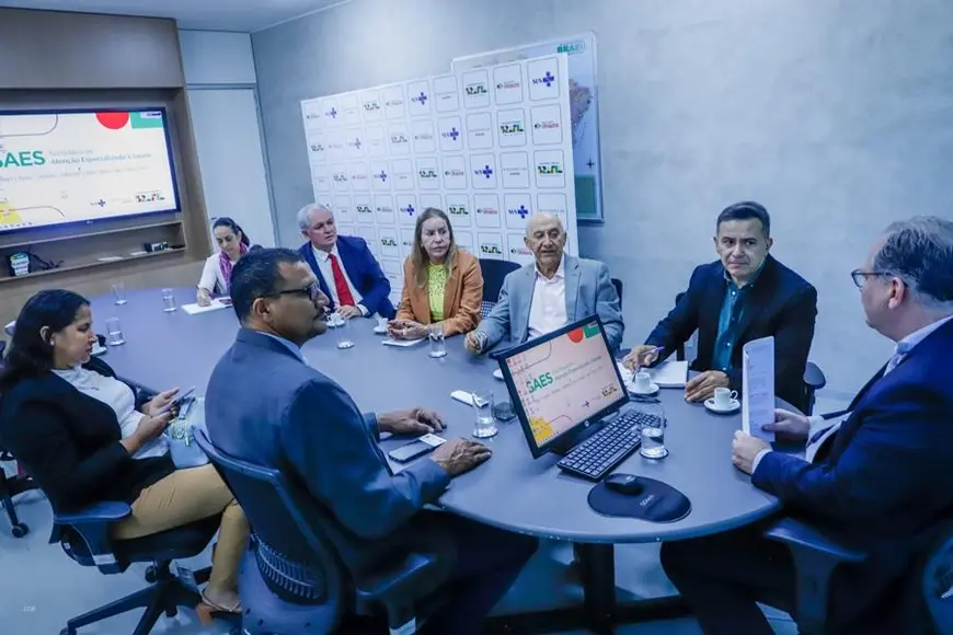 Senador e prefeito buscam ampliar atendimento do Hospital Municipal em Nova Brasilândia