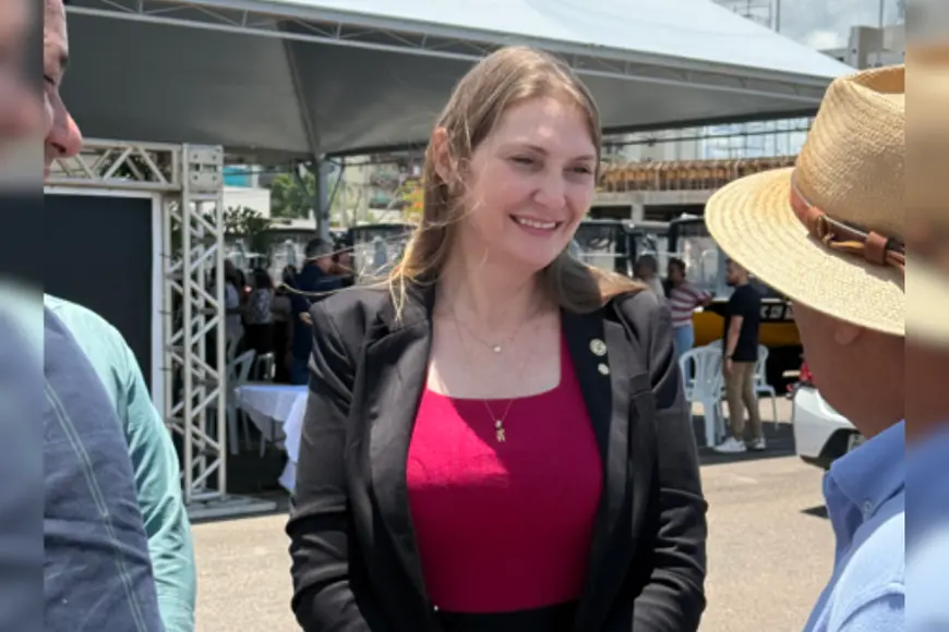 Gislaine Lebrinha solicita construção de salas e banheiros em escola de Costa Marques