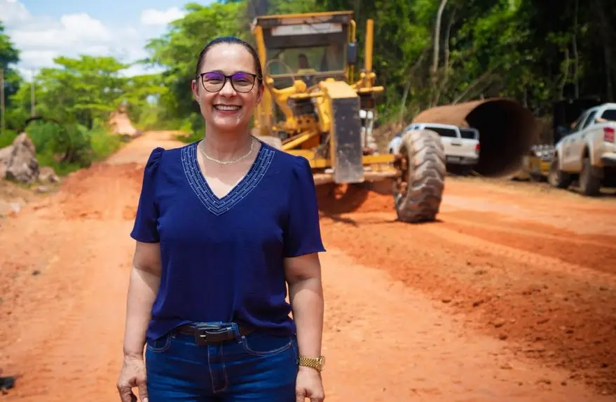 DER realiza serviços de limpeza em Novo Plano a pedido da deputada Rosangela Donadon