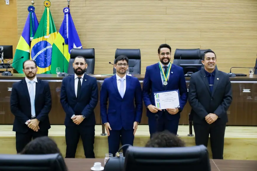 Eyder Brasil entrega Medalha do Mérito Legislativo ao Iperon em Porto Velho
