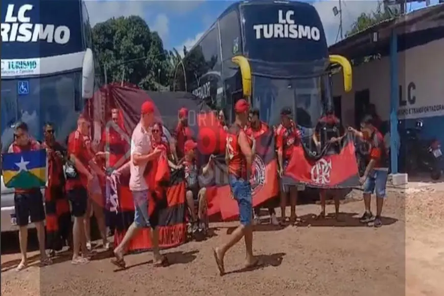 Torcedores do Flamengo partem em caravana para final da Libertadores em Lima