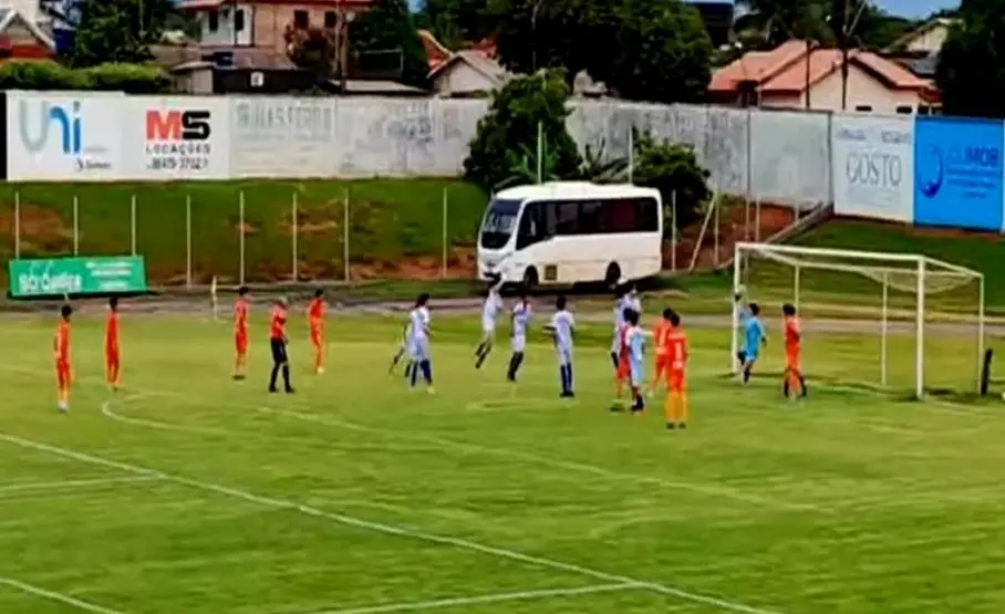 EC Espigão vence Guaporé FC por 3 a 2 e avança para final do Sub-15