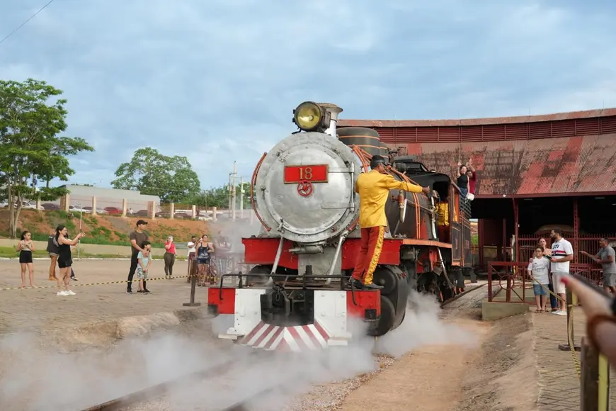 Locomotiva 18 restaurada faz apresentação semanal em Porto Velho
