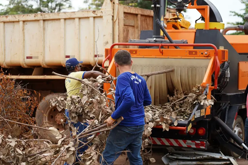 Porto Velho transforma resíduos de poda em adubo natural com triturador Scorpion
