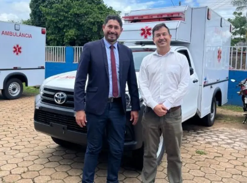 Vereador Márcio Pacele entrega ambulância para Vista Alegre do Abunã