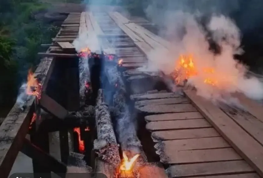Incêndio danifica ponte em Alvorada do Oeste e interrompe acessos à região