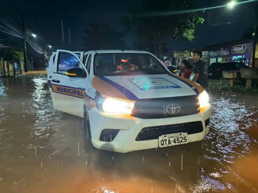 Porto Velho enfrenta forte temporal com alagamentos e ações de emergência