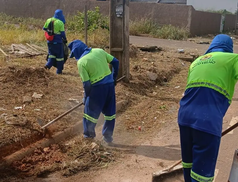 A SEMUSB inicia ações de limpeza urbana na Avenida Mamoré e Aponiã em Porto Velho