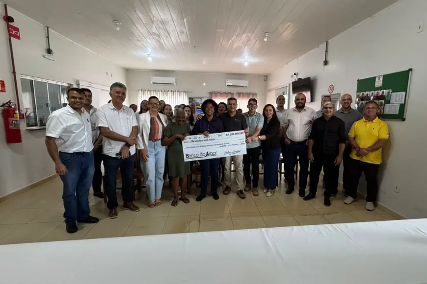 Deputada Sílvia Cristina entrega R$ 200 mil ao Lar do Idoso em Jaru