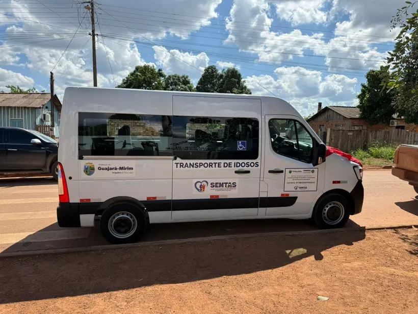 Dra Taíssa Sousa entrega van para Associação dos Idosos de Guajará-Mirim