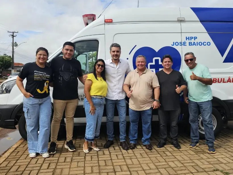 Deputado Thiago Flores entrega ambulância moderna em Itapuã do Oeste