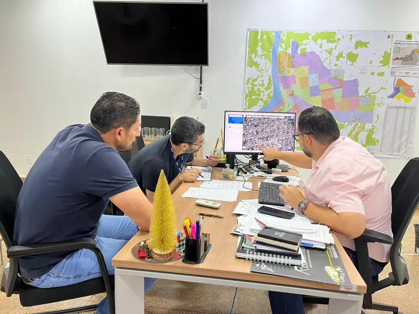 Vereador discute solução para alagamentos na Rua 06 de Janeiro em Rosalina de Carvalho