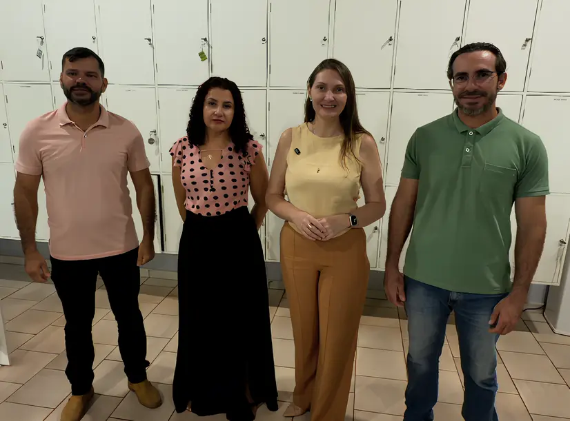 Gislaine Lebrinha visita escola em São Francisco do Guaporé e anuncia investimentos