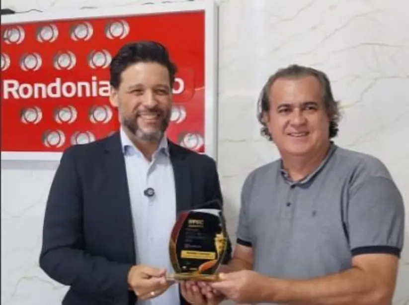 Deputado Rodrigo Camargo recebe Troféu Liderança 2025 por atuação destacada