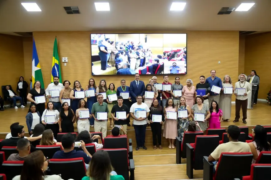 Eyder Brasil homenageia Escola Barão do Solimões pelos 100 anos de história