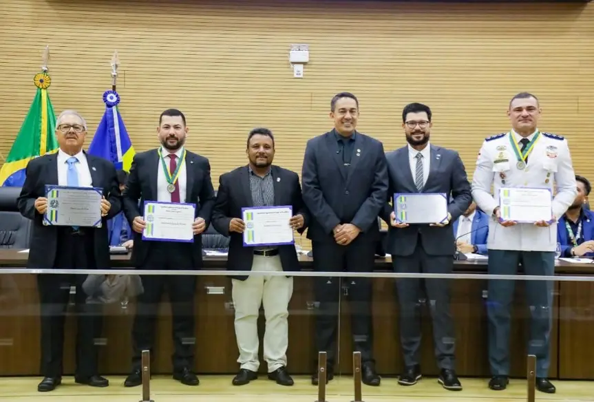 Deputado Eyder Brasil homenageia autoridades em solenidade em Rondônia