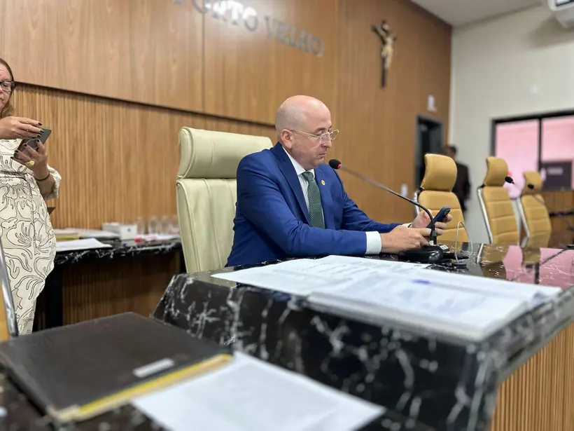 Vereador solicita troca de lâmpadas por LED em praça na zona Leste de Porto Velho