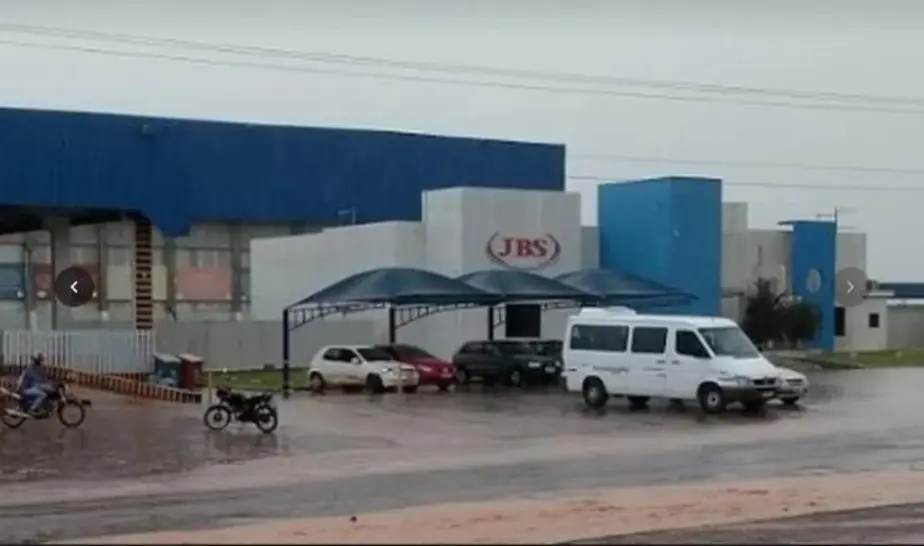 JBS enfrenta polêmicas ambientais e trabalhistas em Rondônia enquanto anulação de multa gera debate