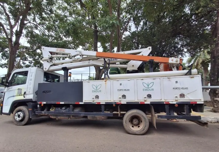 Melhoria na iluminação pública avança no bairro Nova Esperança com Emdur