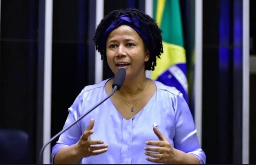 Justiça determina remoção de postagens ofensivas contra deputada Sílvia Cristina