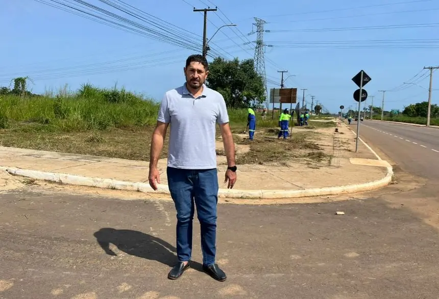 Estrada dos Periquitos recebe limpeza e manutenção após pedido de vereador