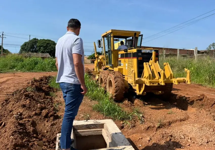 Vereador Márcio Pacele fiscaliza obras de terraplanagem no Parque Amazônia