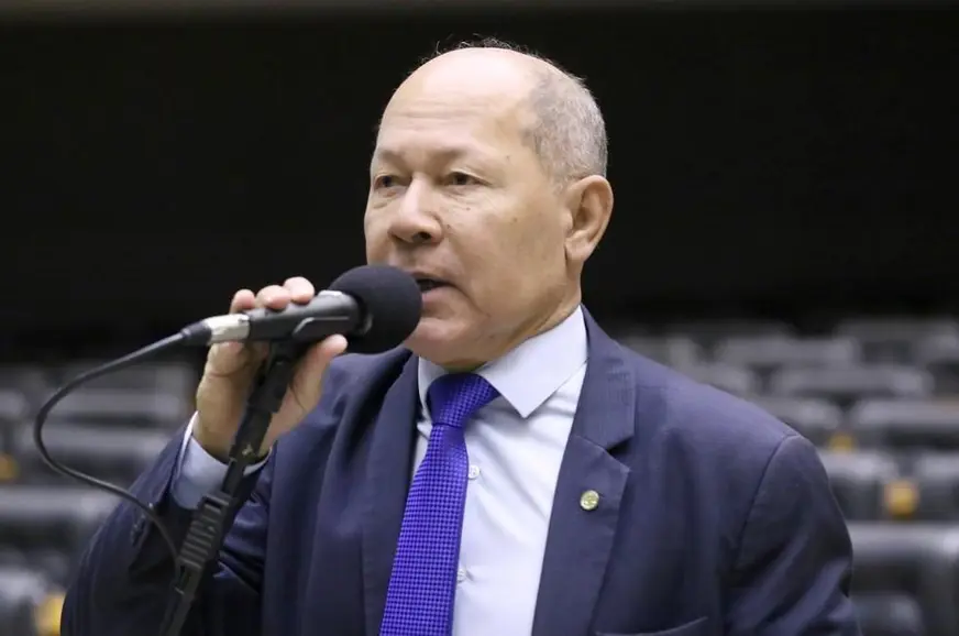 Comissão de Educação aprova projeto que regulamenta uso de tecnologia nas escolas