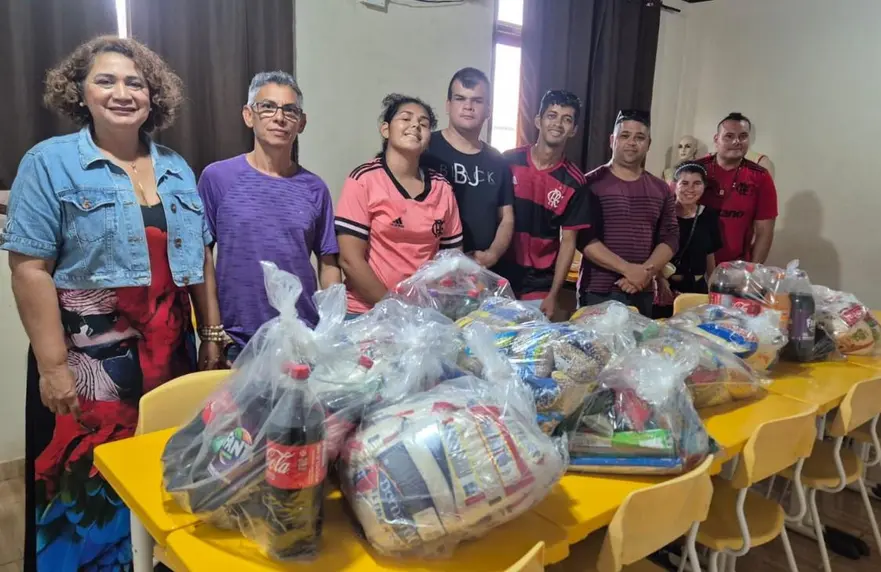 Sinjur doa alimentos arrecadados na Festa do Servidor para a Pestalozzi