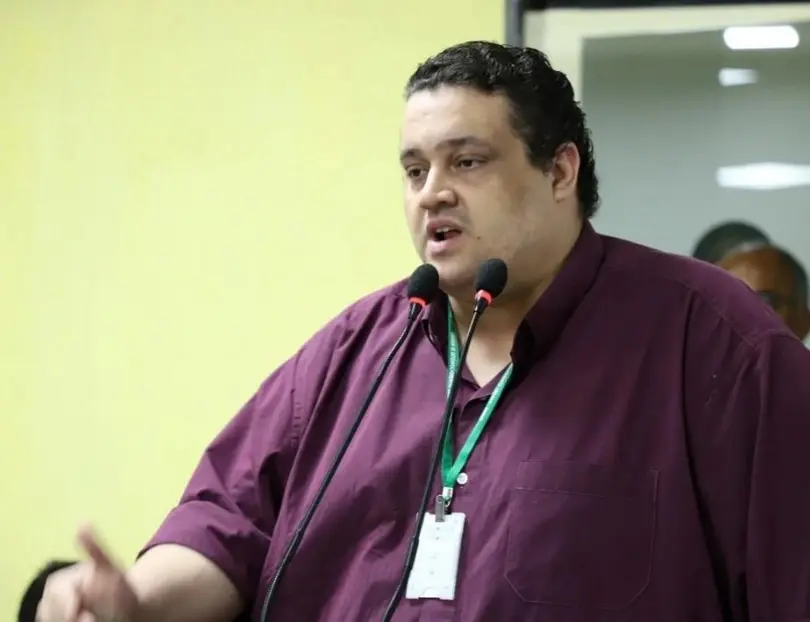 Vereador Thiago Tezzari retorna à Câmara após 30 dias de afastamento cautelar