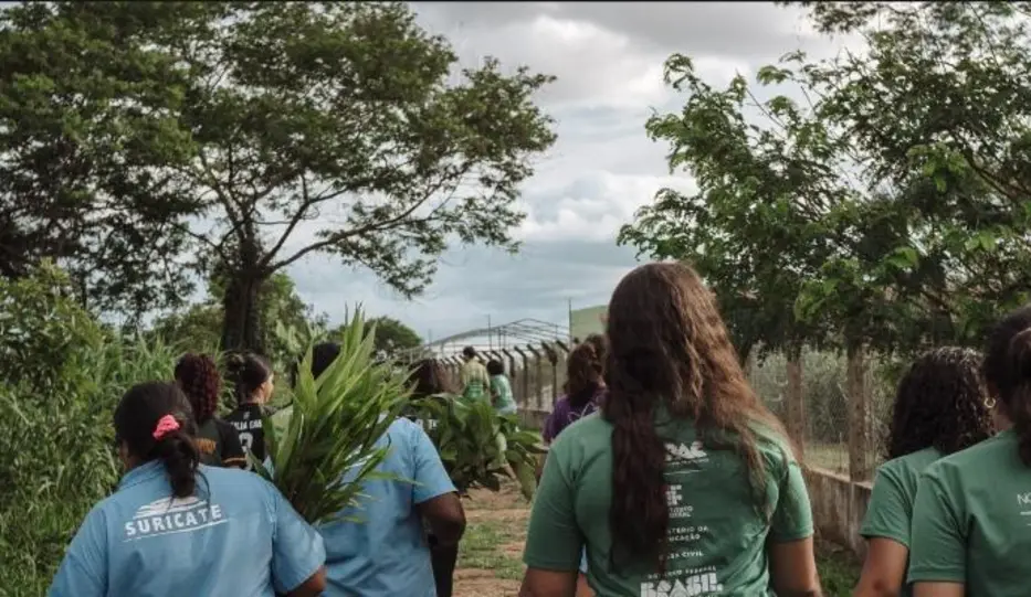 Ecoporé e Bloco Pirarucu do Madeira promovem plantio de árvores no IFRO