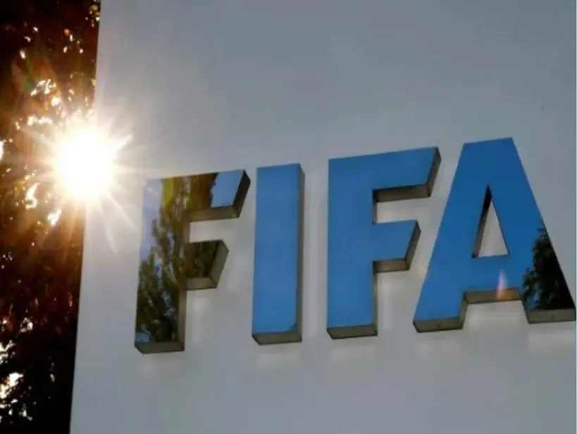 Oito clubes brasileiros sofrem banimento de transferências por dívidas