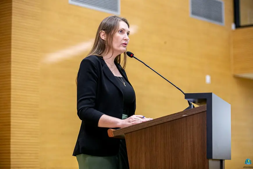 Gislaine Lebrinha visita São Felipe D'Oeste para acompanhar uso de equipamentos agrícolas