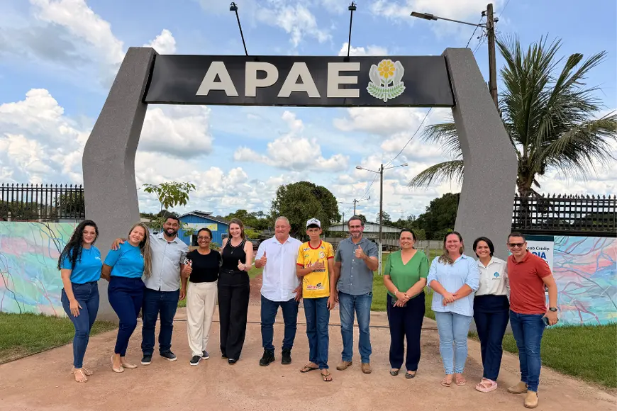 Gislaine Lebrinha anuncia investimento de R$ 100 mil para APAE em Alvorada D Oeste