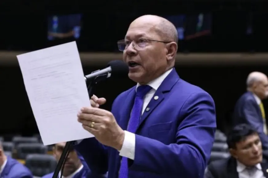 Deputado pede ao STF remoção de Bolsonaro para residência por questões de saúde