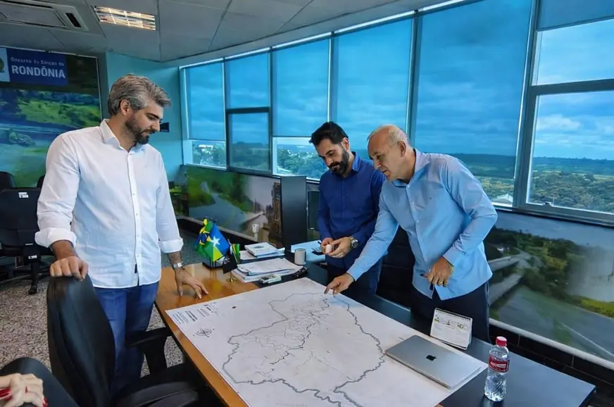 Substituição de pontes de madeira por estruturas mistas na RO-497 em Rondônia