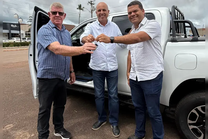 Deputado Ismael Crispin entrega veículo e anuncia investimento em esporte em Rolim de Moura