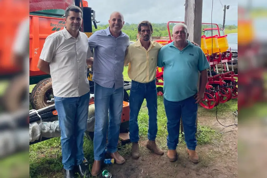 Deputado Ismael Crispin entrega equipamentos para fortalecer agricultura em Corumbiara