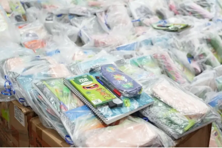 Prefeitura de Porto Velho recebe 1230 kits escolares para comunidades do Baixo Madeira
