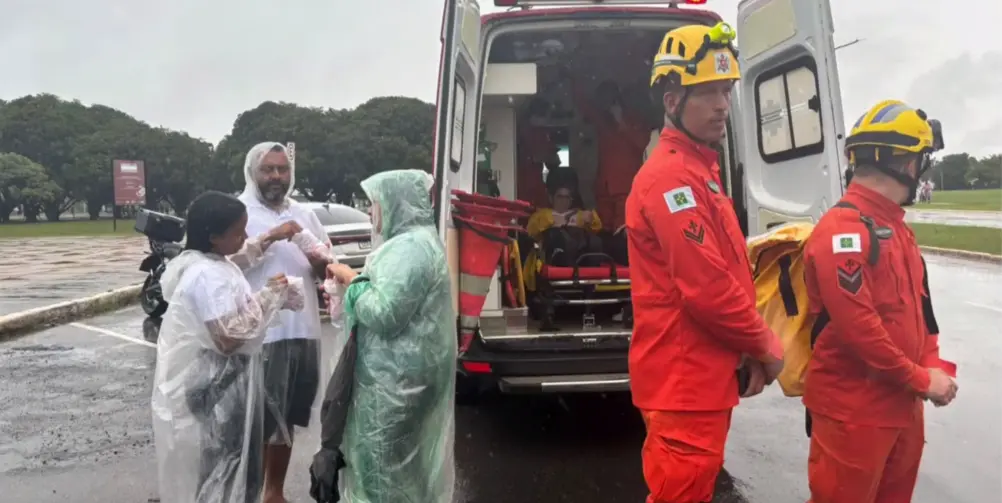 Raio atinge manifestantes em ato de apoio a Jair Bolsonaro em Brasília