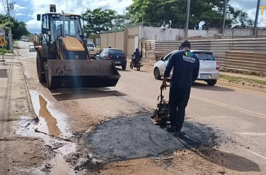 Prefeitura de Porto Velho realiza serviços de tapa-buracos na Campo Sales