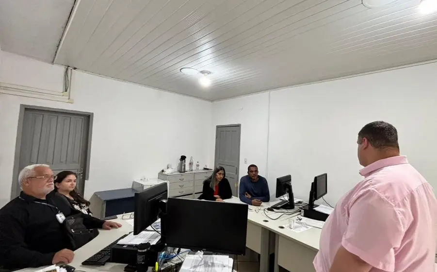 Vereador Tezzari discute melhorias para técnicos de segurança do trabalho