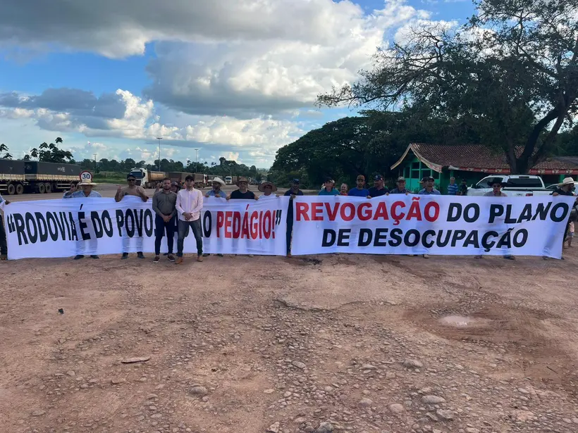 Bloqueio de tráfego na BR-364 em protesto contra pedágio em Cujubim