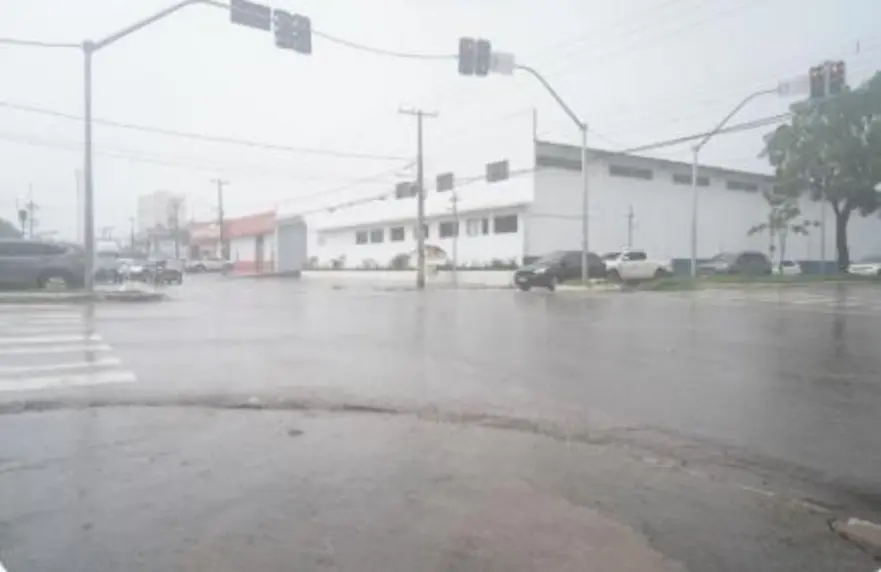 Intervenções da Prefeitura melhoram drenagem em Porto Velho durante chuvas