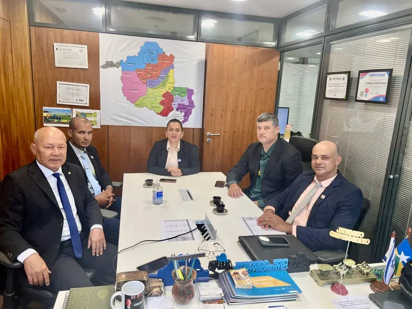 Deputado Coronel Crisóstomo se reúne com prefeitos para discutir investimentos em Rondônia