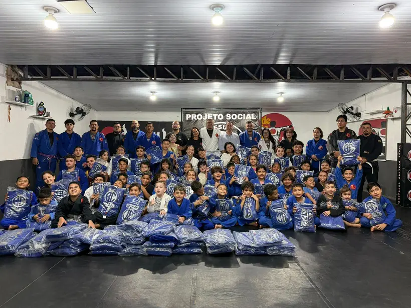 Deputado entrega equipamentos para projeto de Jiu-Jitsu na zona Leste de Porto Velho